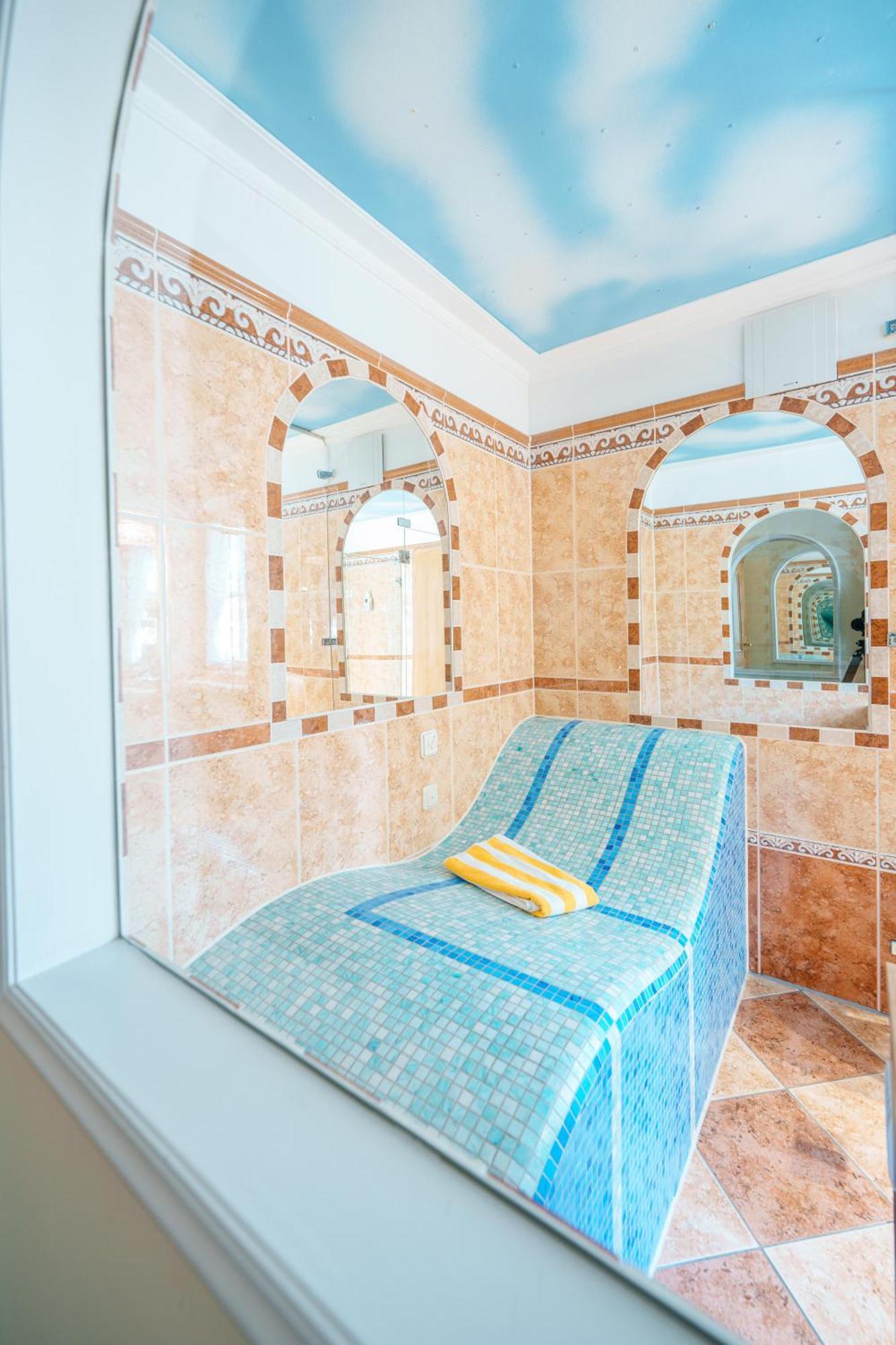 Koenig Ludwig Design Hotel Neu Zimmer Mit Sauna Oder Whirlpool Oder Mehr Altötting Dış mekan fotoğraf