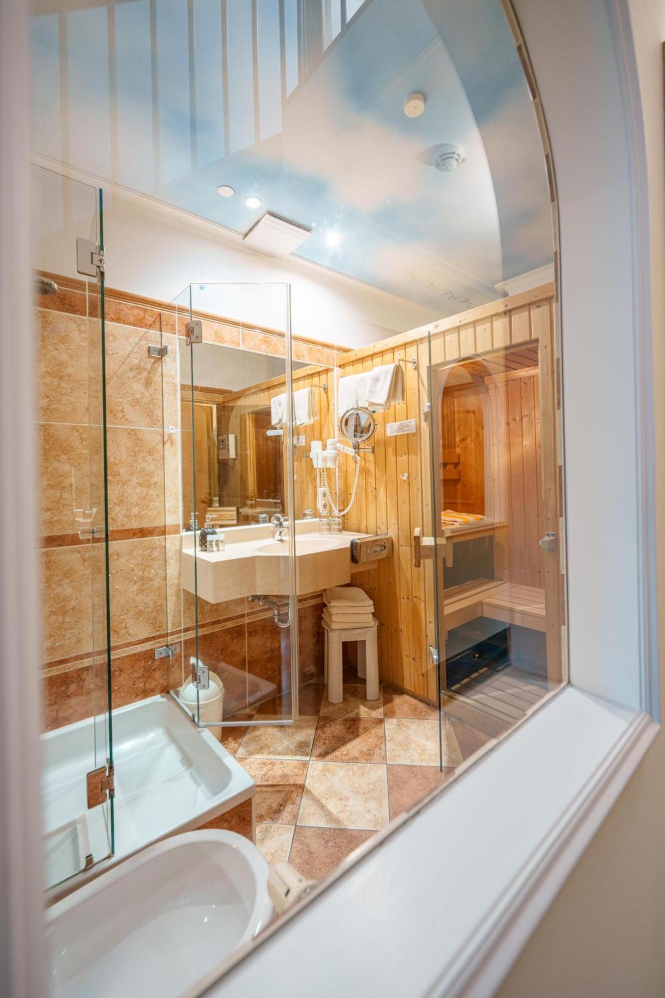 Koenig Ludwig Design Hotel Neu Zimmer Mit Sauna Oder Whirlpool Oder Mehr Altötting Dış mekan fotoğraf