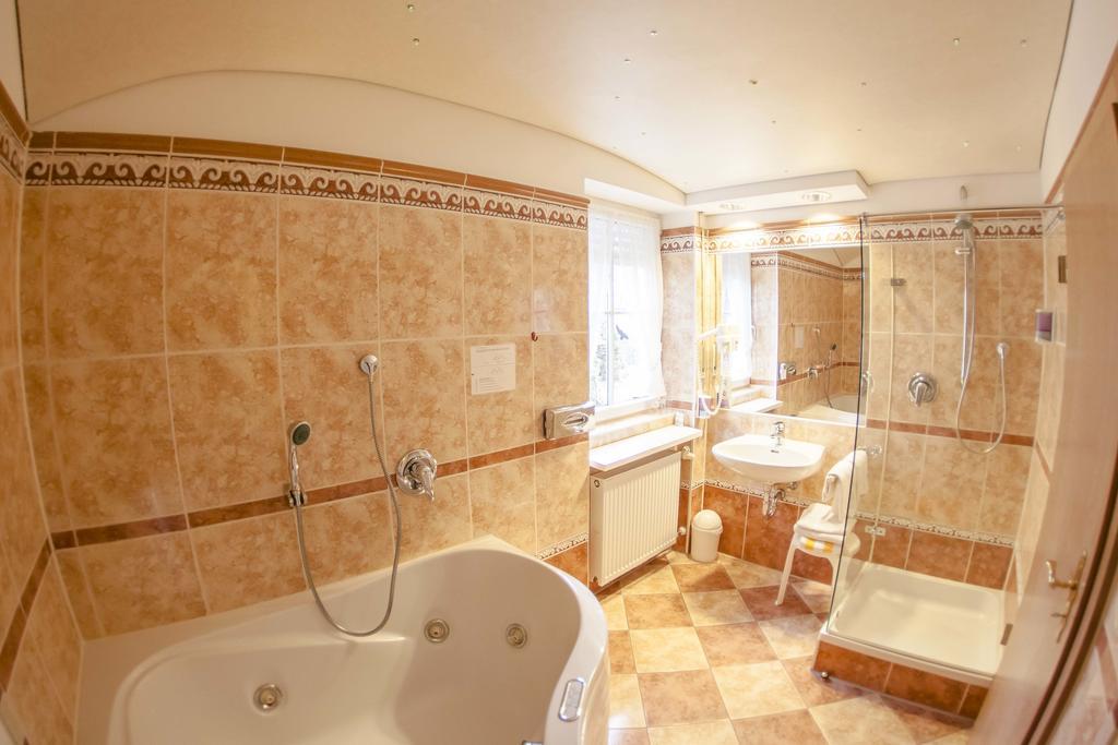 Koenig Ludwig Design Hotel Neu Zimmer Mit Sauna Oder Whirlpool Oder Mehr Altötting Dış mekan fotoğraf